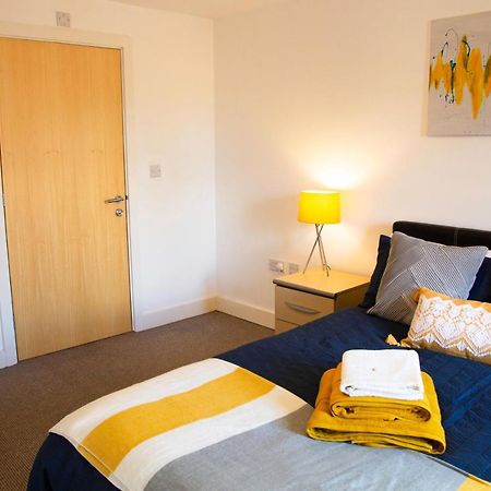 Executive 2 Bed Flat In Stockton Heath By Amazing Spaces Relocations Ltd 워링턴 외부 사진