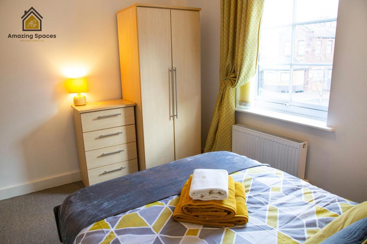 Executive 2 Bed Flat In Stockton Heath By Amazing Spaces Relocations Ltd 워링턴 외부 사진